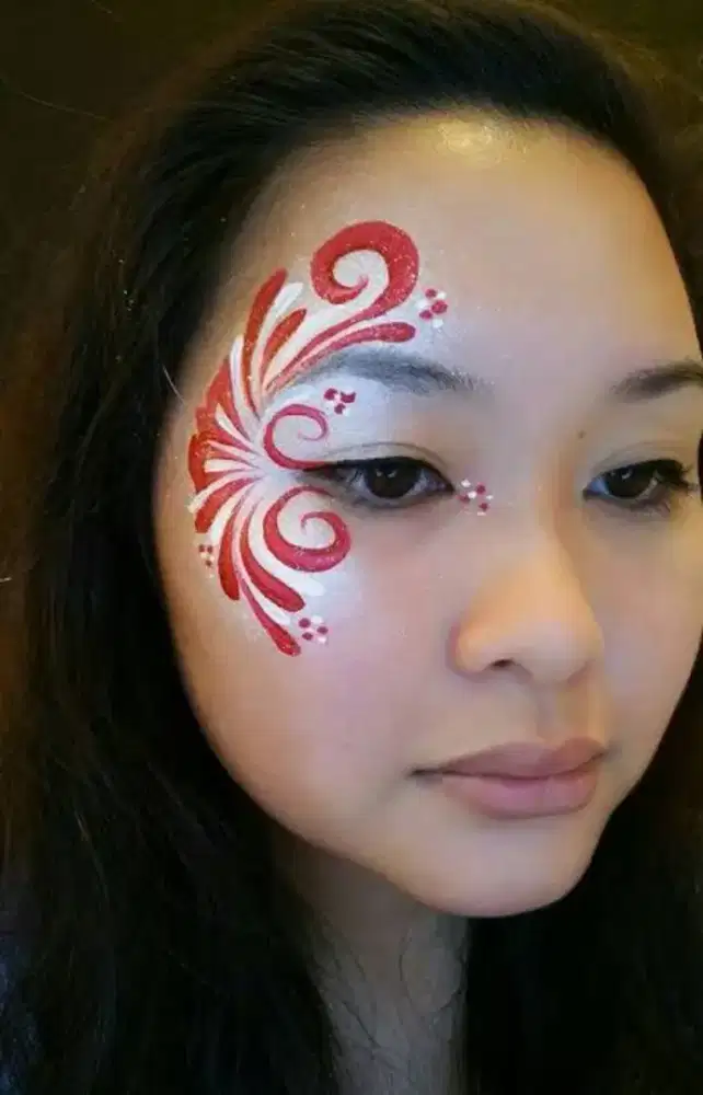 Pelukis wajah profesional