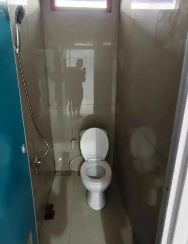 Tukang renovasi dan atap