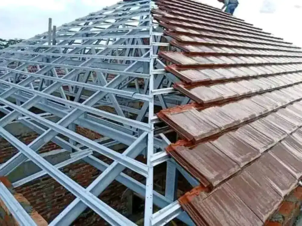 Renovasi rumah dan rangka atap bajaringan