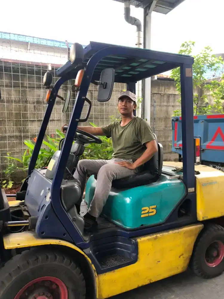mencari pekerjaan yg halal