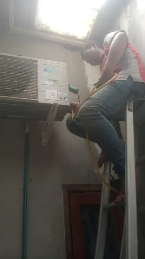 PEMBERSIHAN AC RUTIN, CUCI AC, BONGKAR PASANG AC BERGARANSI