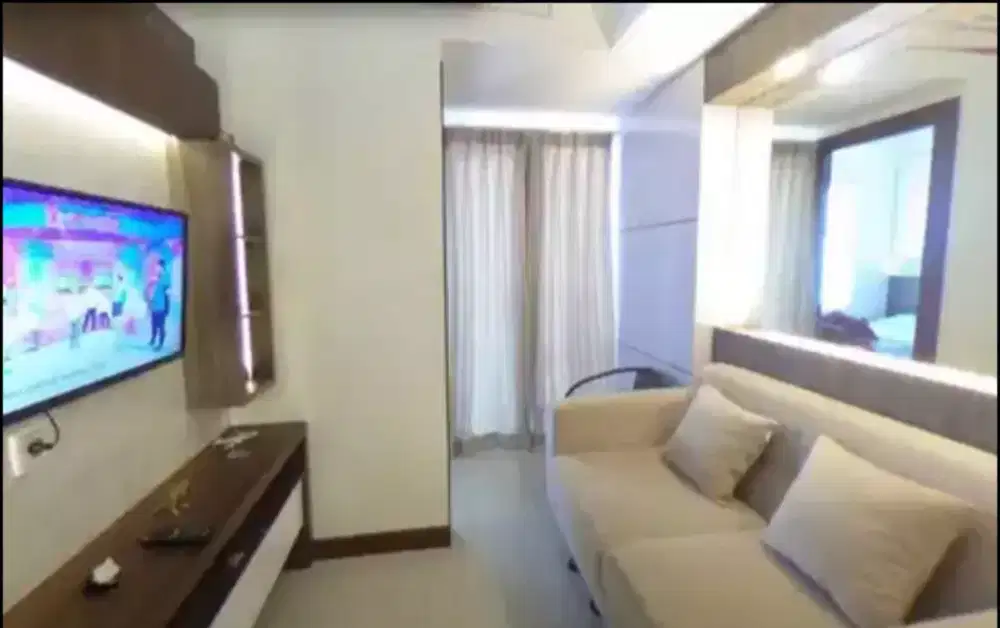 Art wanita menginap di apartemen jakpus