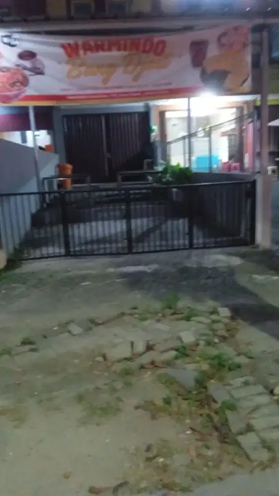 Penjaga warmindo atau warkop
