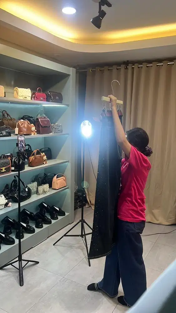 DIBUTUHKAN KARYAWAN TOKO BAJU WANITA