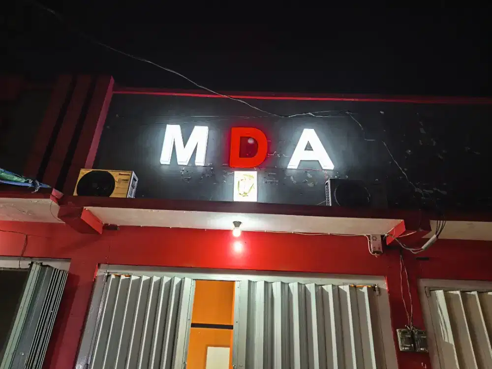 Koki makanan cepat koki dan asisten koki + pelayan