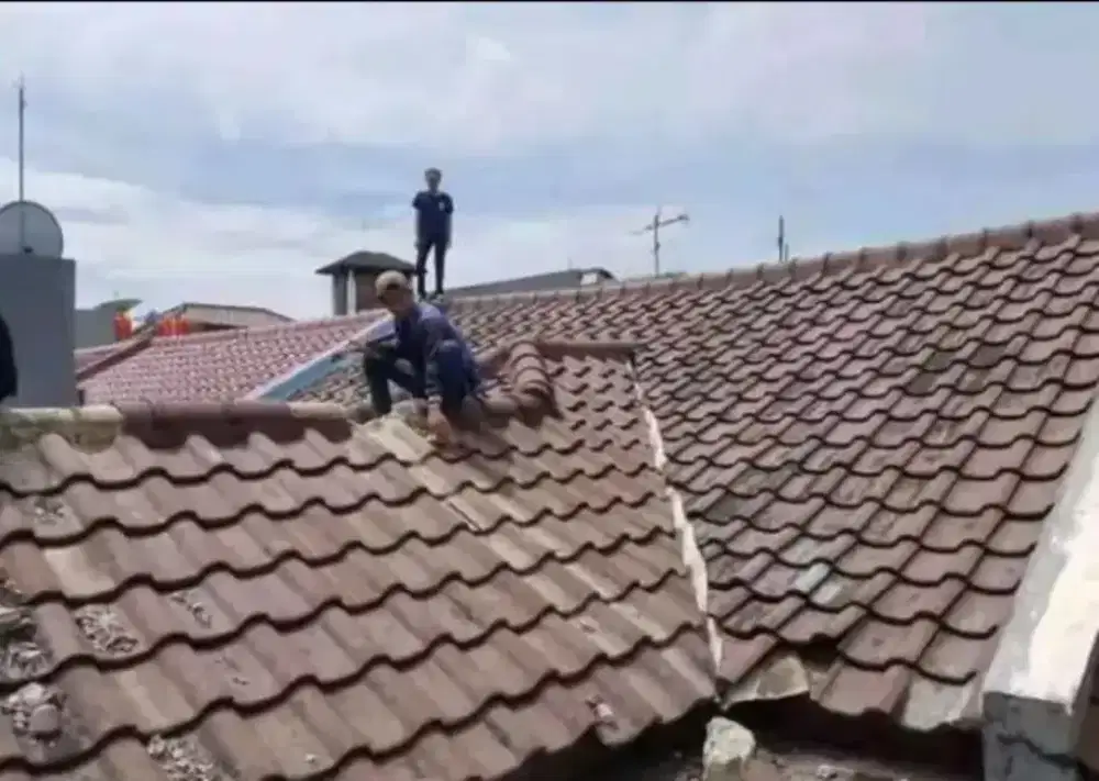 TUKANG PERBAIKAN ATAP BOCOR DINDING DAK REMBES TALANG AIR RENOVASI DLL