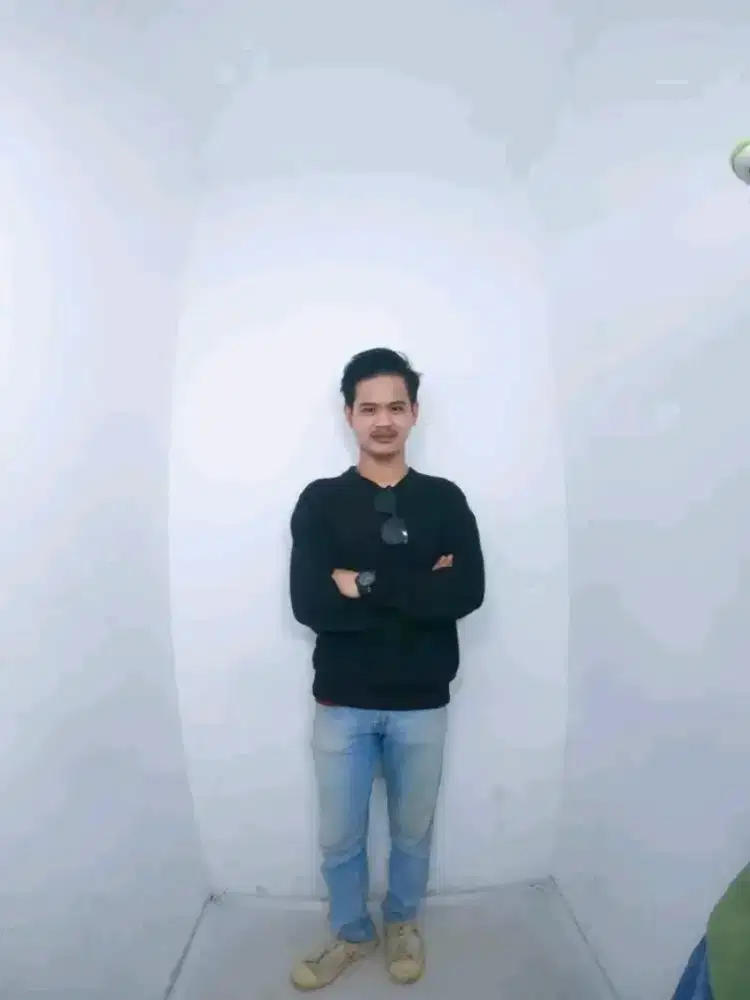 SAYA SEDANG MENCARI/MEMBUTUHKAN PEKERJAAN.