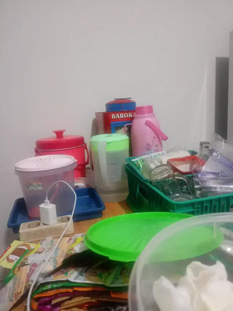 Di Cari Pelayan Rumah Makan