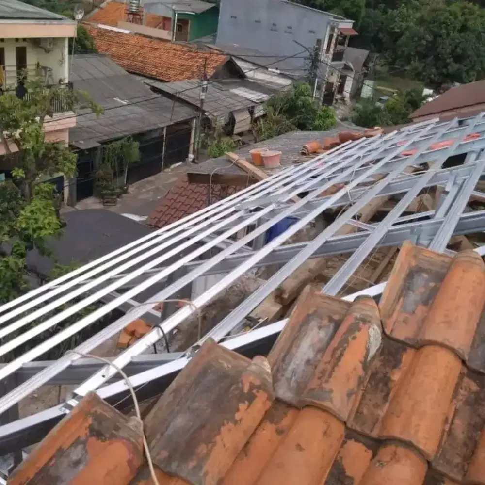 Tukang renovasi dan atap
