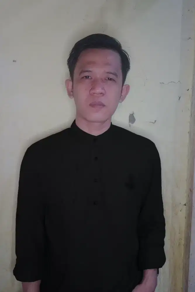 Cari kerjaan apa saja siap, kerja berat juga ok.