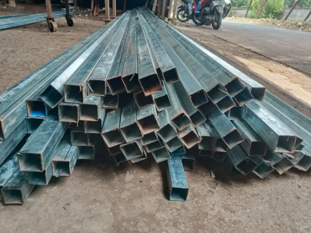 Tukang las bengkel las