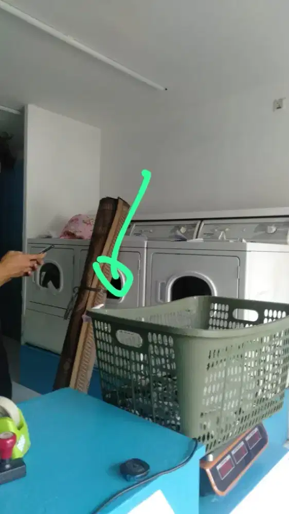 DICARI KARYAWATI GOSOK LAUNDRY
