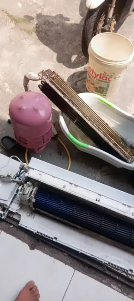 Service Ac,Mesin Cuci,Kulkas,Pompa Air dan Bongkar Pasang AC.