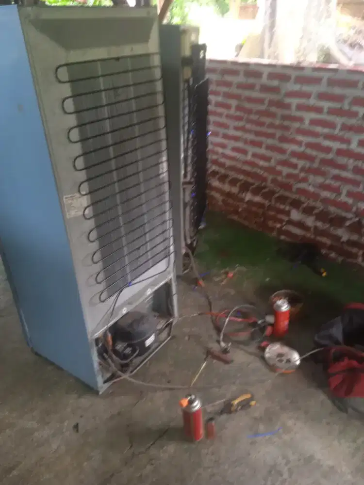 Jasa service kulkas,showcase,frezer,m.cuci dan ac