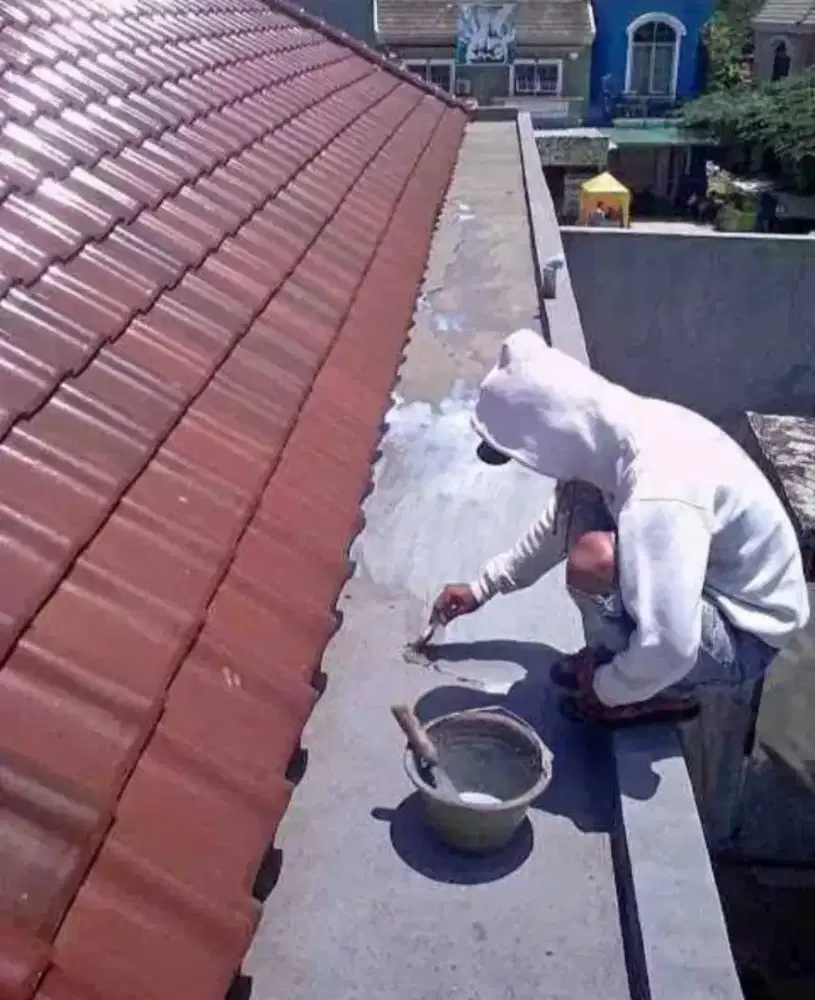 Tukang renovasi dan atap