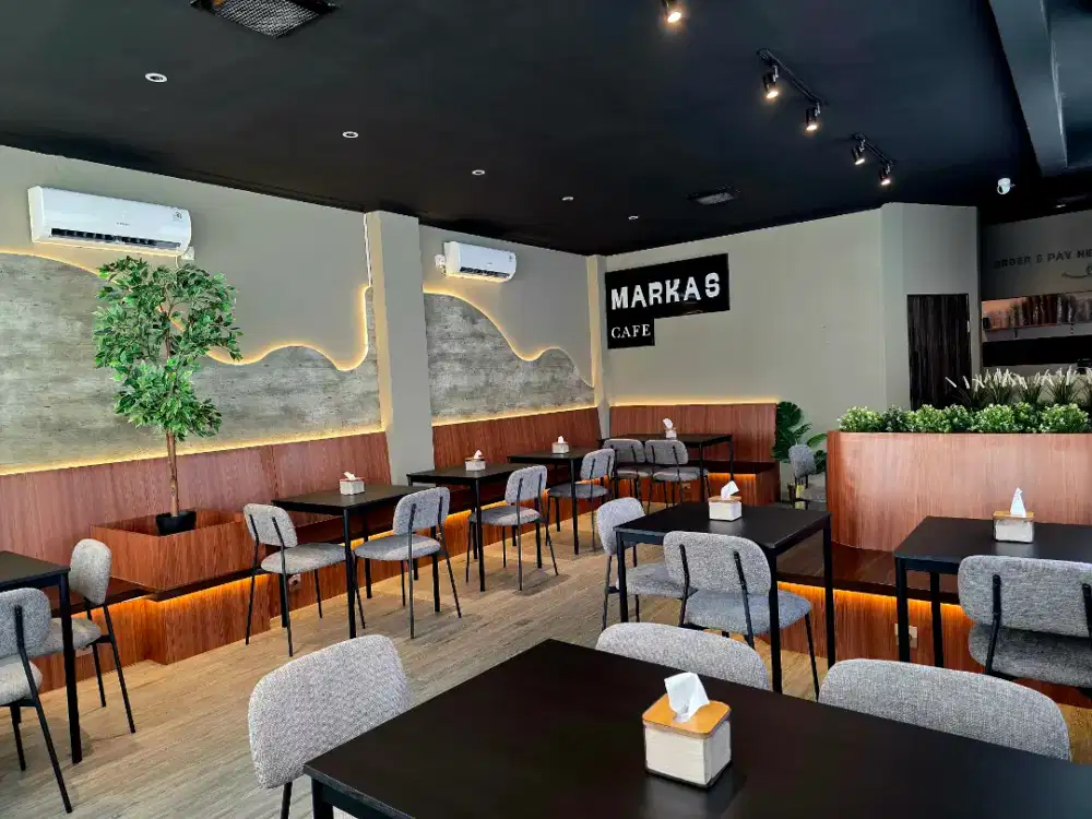 STAFF CAFE KHUSUS WANITA