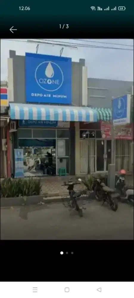 Operator depo air minum isi ulang