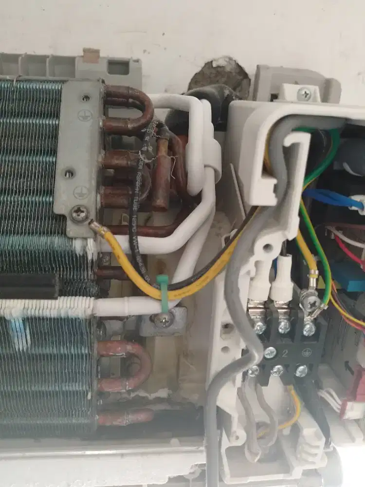 Helper teknisi ac