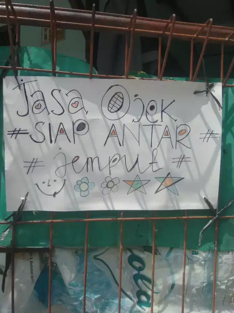 Saya tukang ojek antar jemput sekolah atau kerja. Harga nya murah.