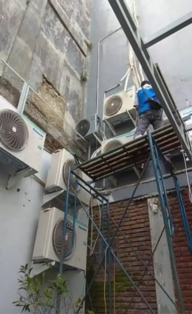 SERVICE AC BONGKAR PASANG AC, CUCI AC TAMBAH FREON DLL