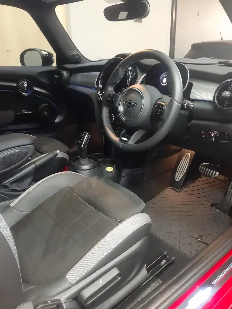 Karyawan Steam Mobil