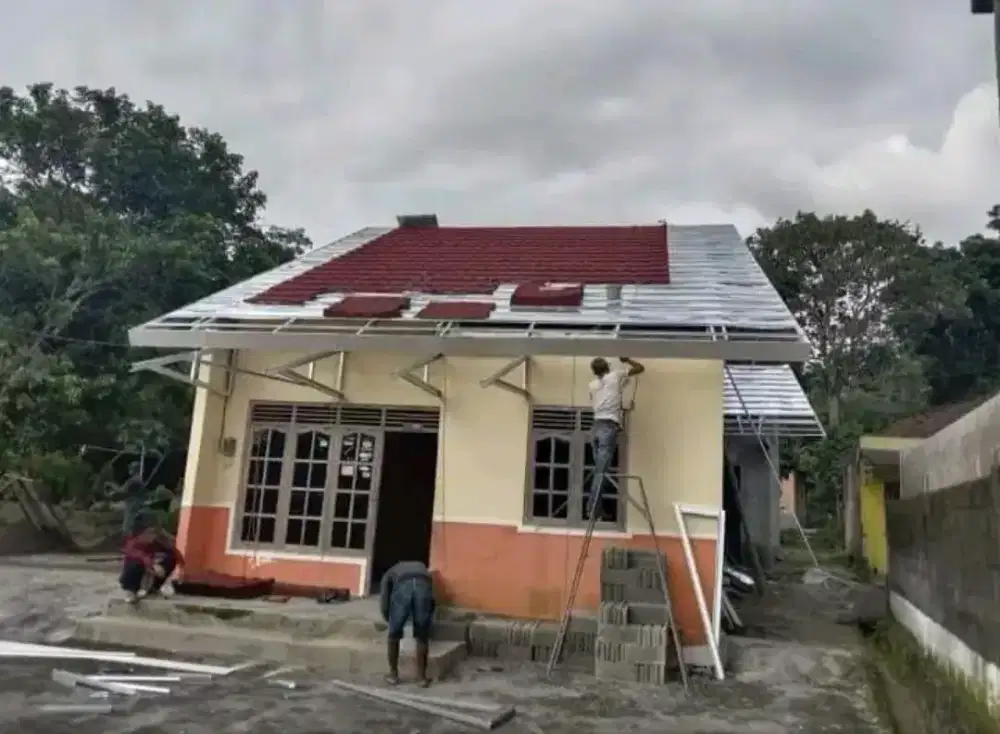 Tukang renovasi dan atap