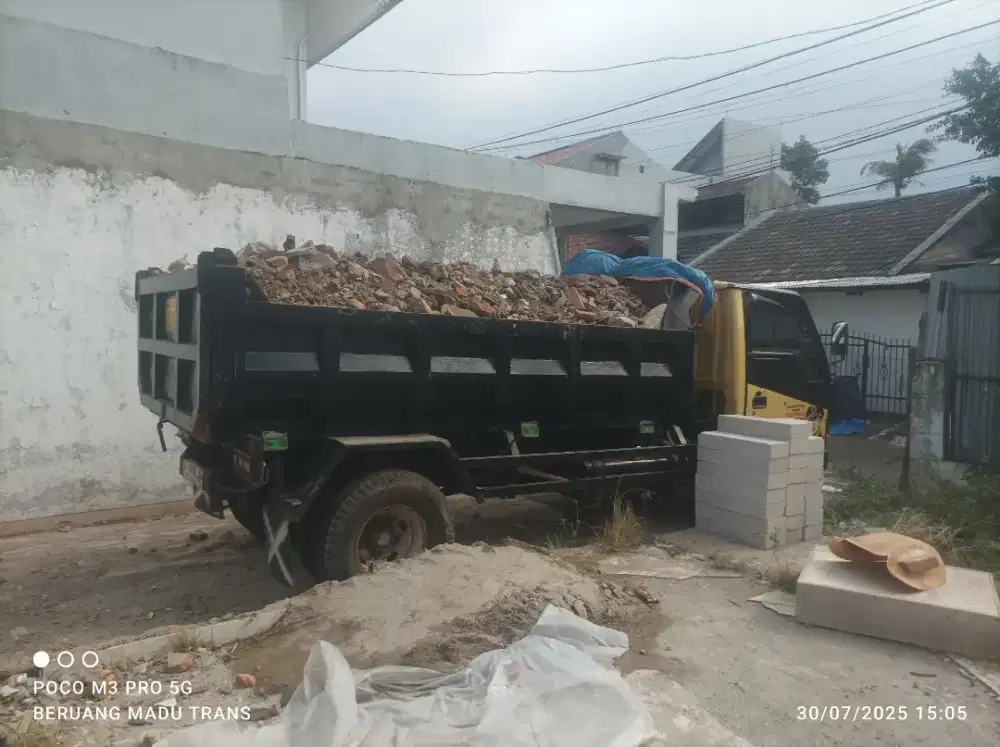 Jasa buang puing dan angkut sampah