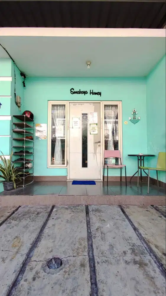RESEPSIONIS & HOUSEKEEPING GUESTHOUSE