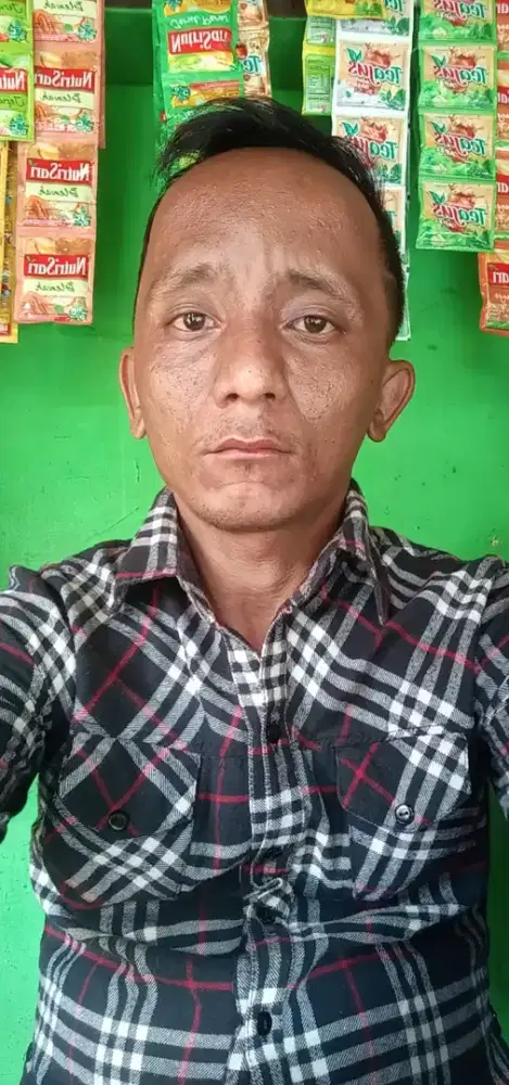 Cari pekerjaan apa saja syukur jika ada mes nya juga