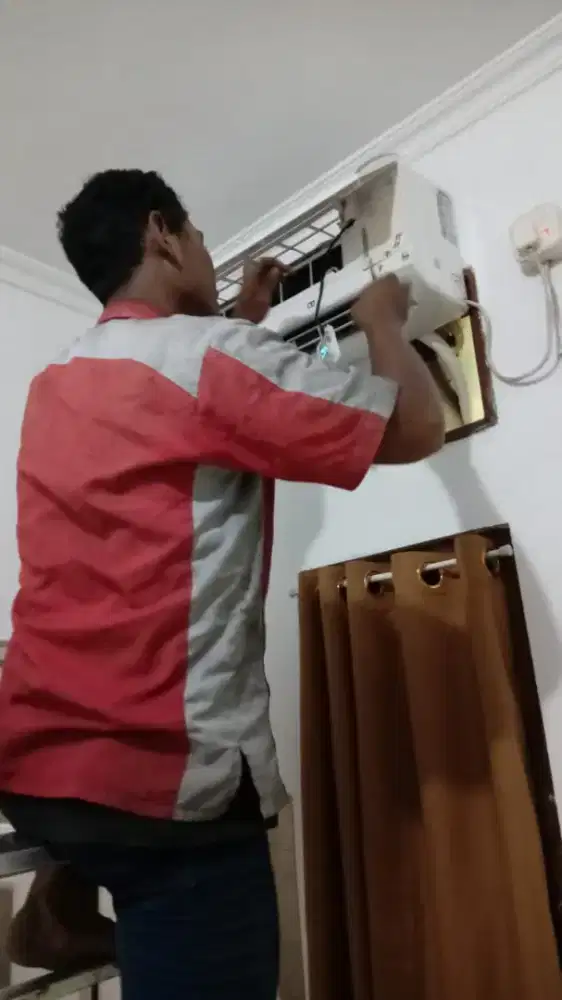 PASANG AC, CUCI AC, SERVICE AC, TUKANG LISTRIK, MESIN CUCI DLL