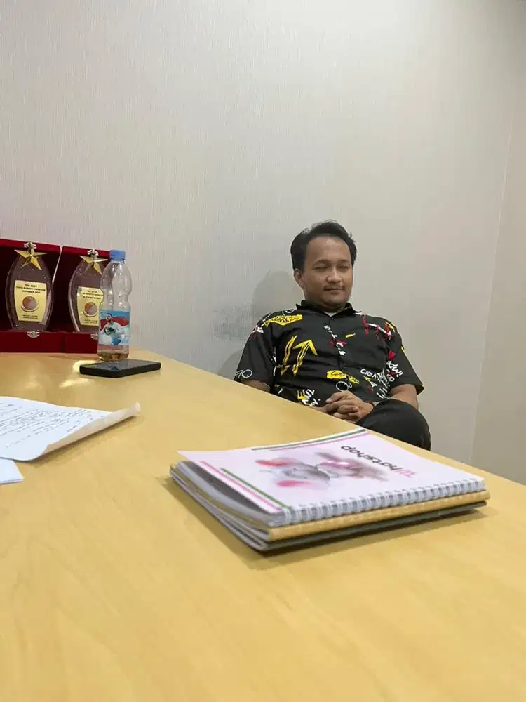 STAFF ADMIN dan STAFF OFFICE