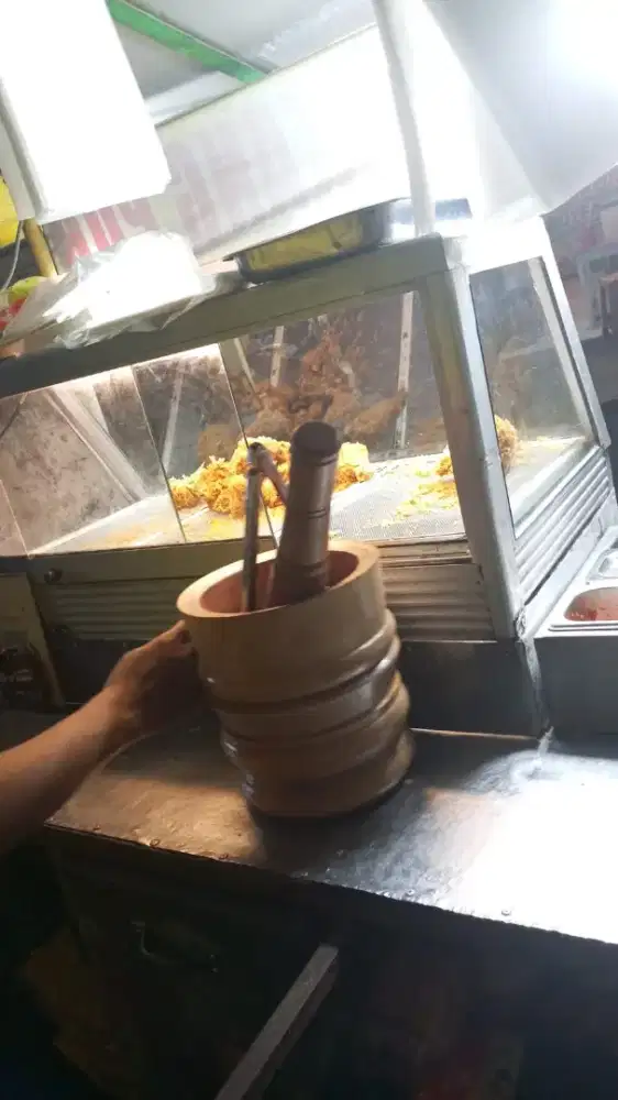DICARI KARYAWAN UNTUK JAGA STAND F&B