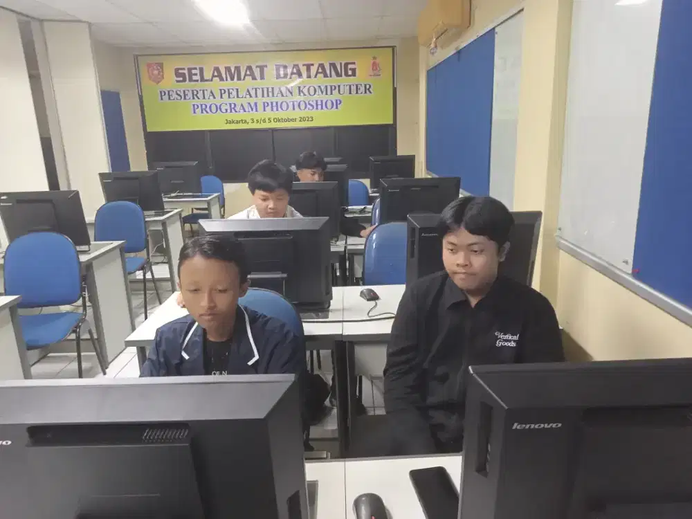 Mencari Pekerjaan Freelance & Operator Gudang