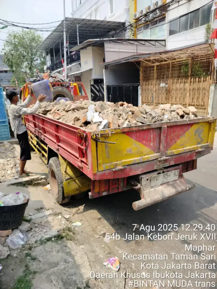 Jasa pengurugan dan buang puing angkut tanah