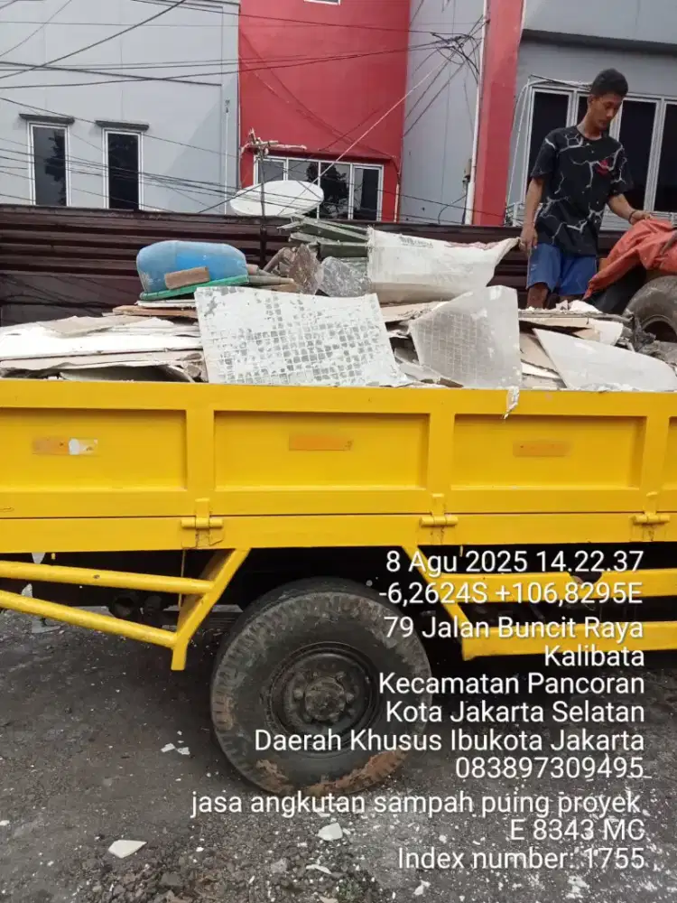 Buang sampah proyek