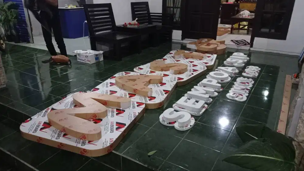 Neonbox, Huruf Timbul, Plang & Signage Lainnya