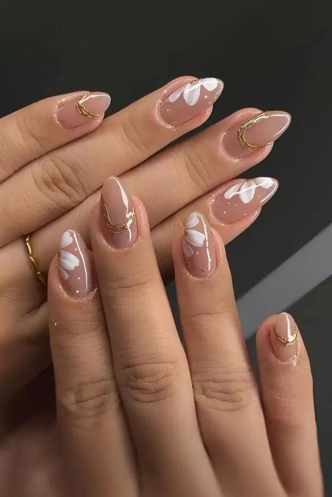 Nail artist & Lash Artist