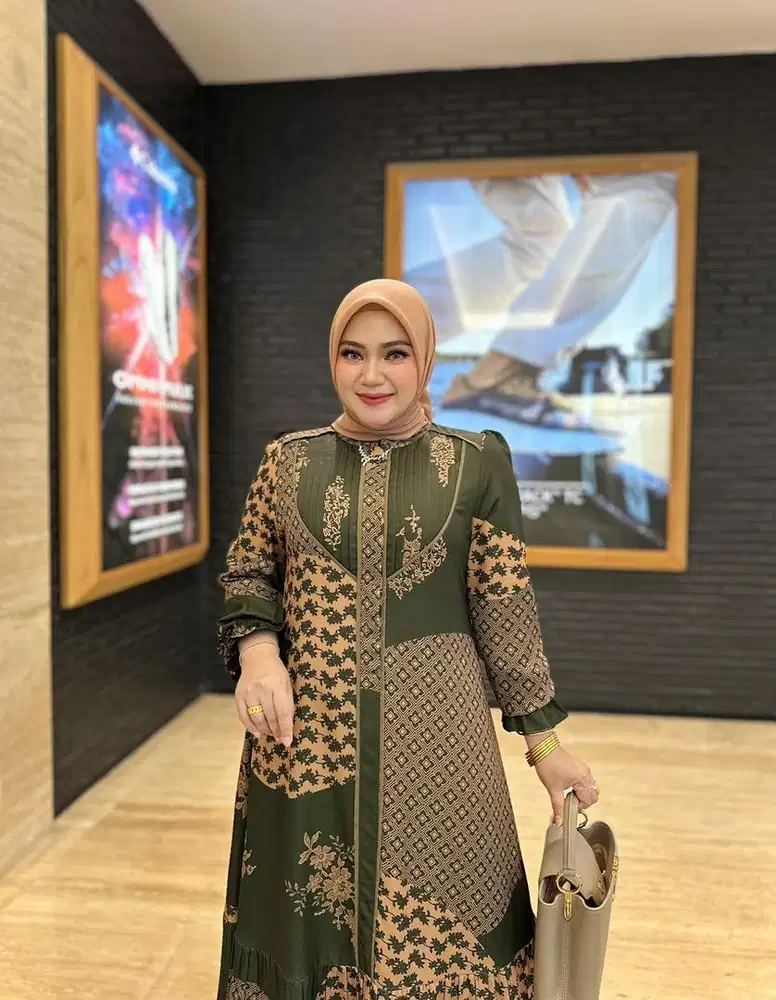 Host Live Tiktok dan Shopee
