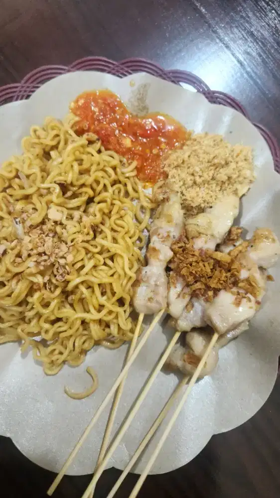 DIBUTUHKAN CEPAT! HELPER UNTUK TUSUK SATE TAICHAN