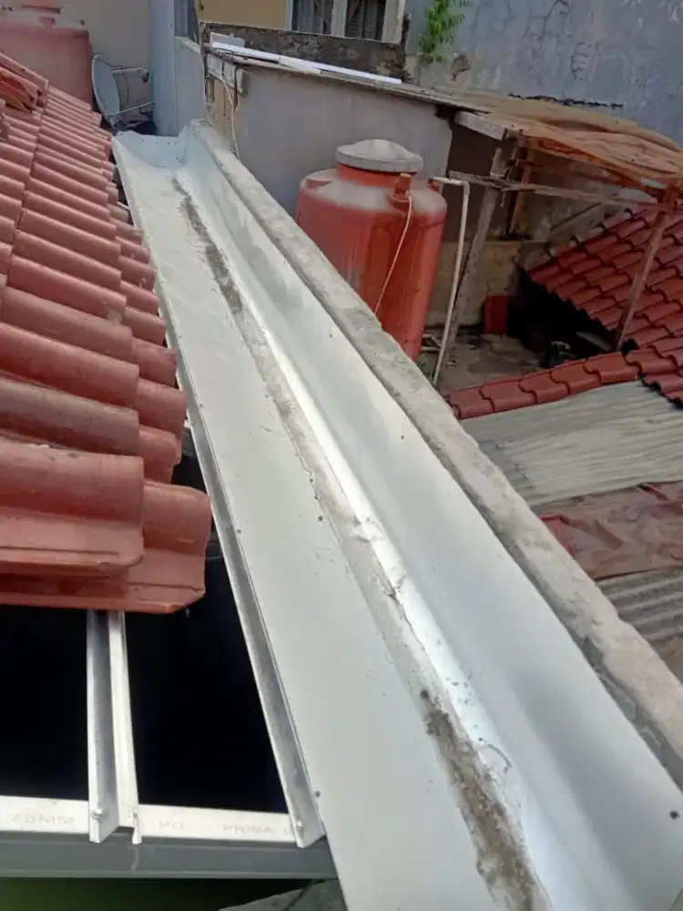 Tukang bongkar pasang atap rumah