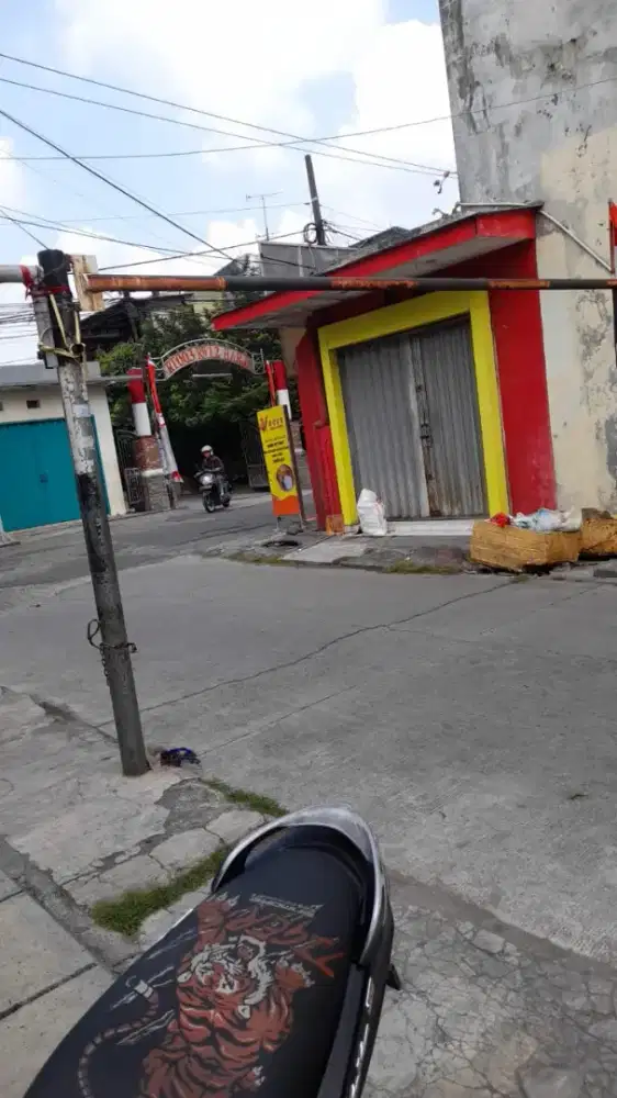 Kerja jaga kedai