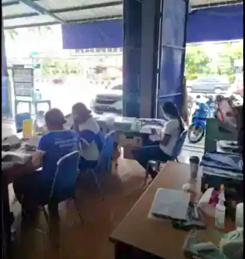 Dicari segera karyawati toko bangunan!