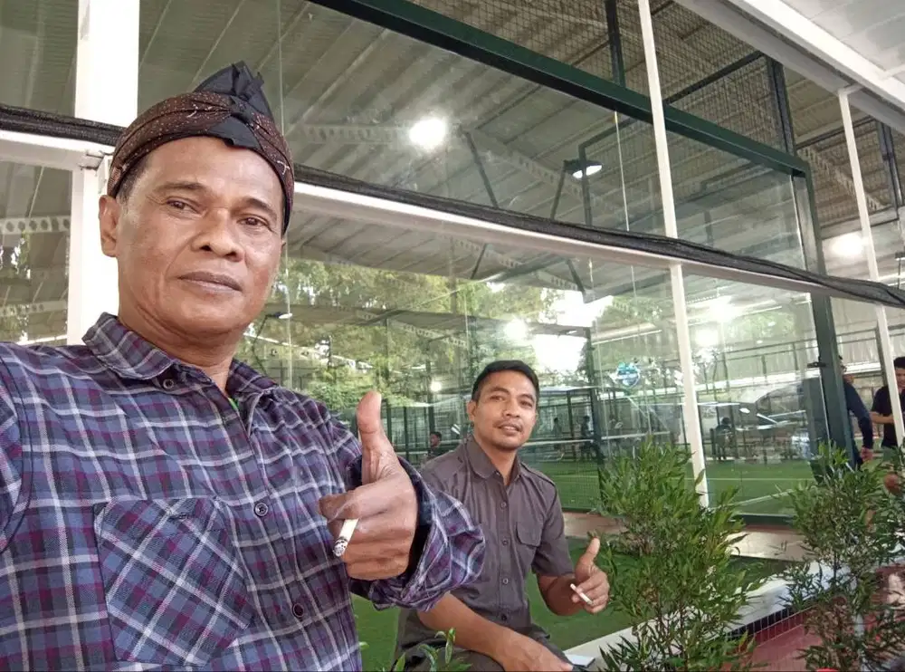Mencari pekerjaan sebagai driver,