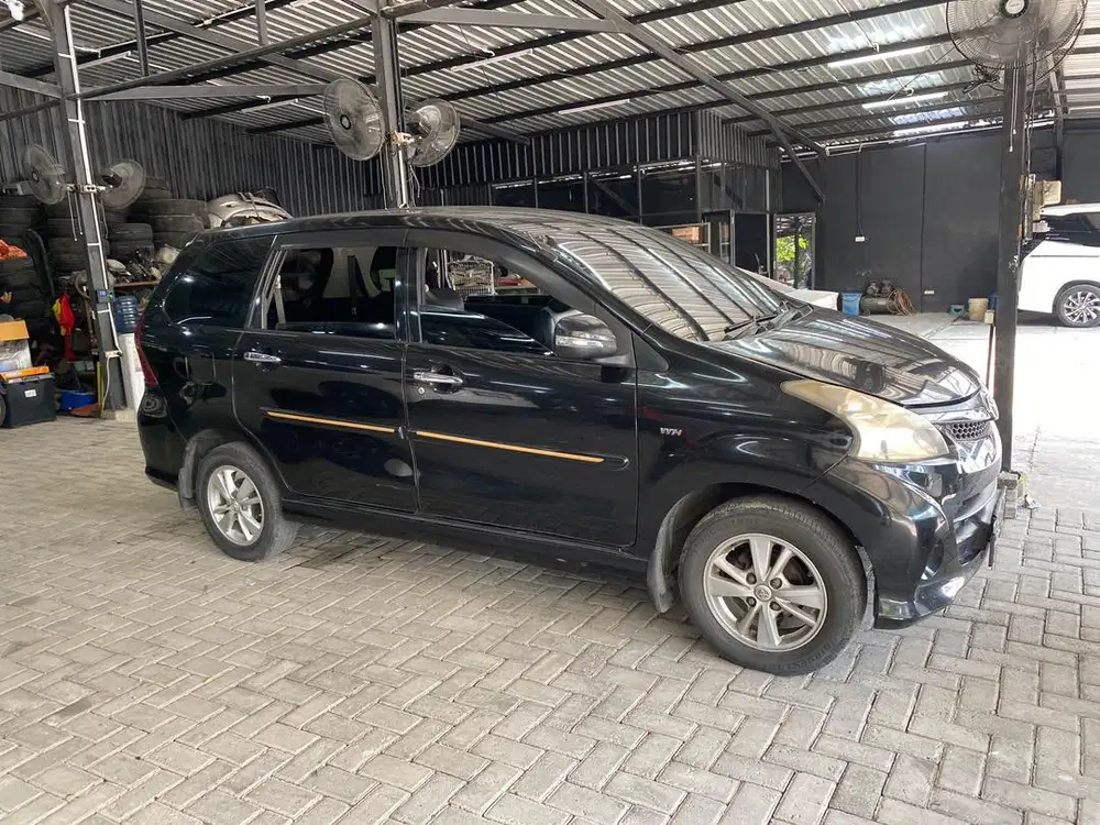 DICARI TEKNISI MOBIL UNTUK SHOWROOM MOBIL