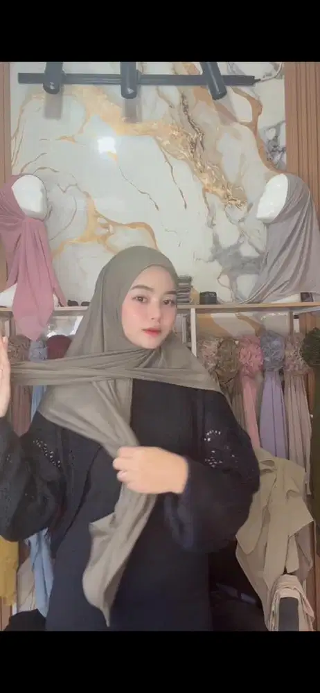 Dibutuhkan  host live streaming hijab