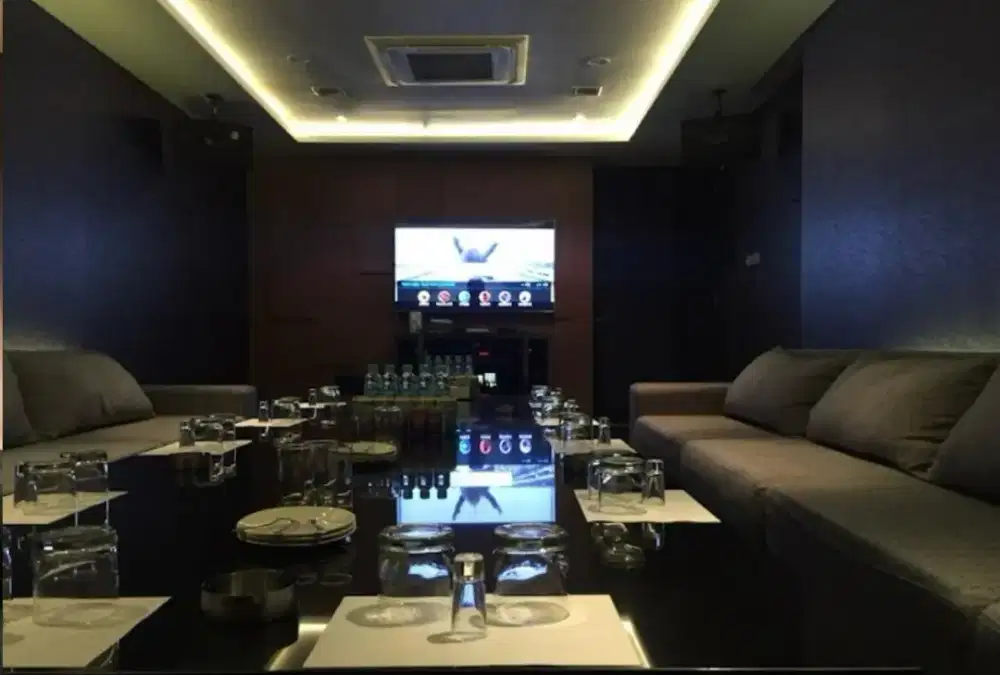 Loker Lc karaoke & SPA