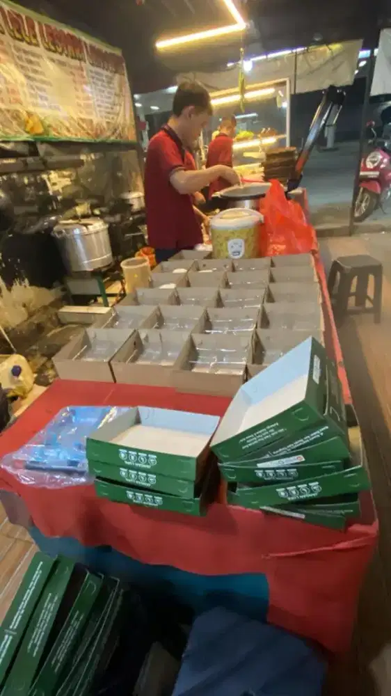 Dibutuhkan pelayan laki2 berpengalaman  warung pecel lele