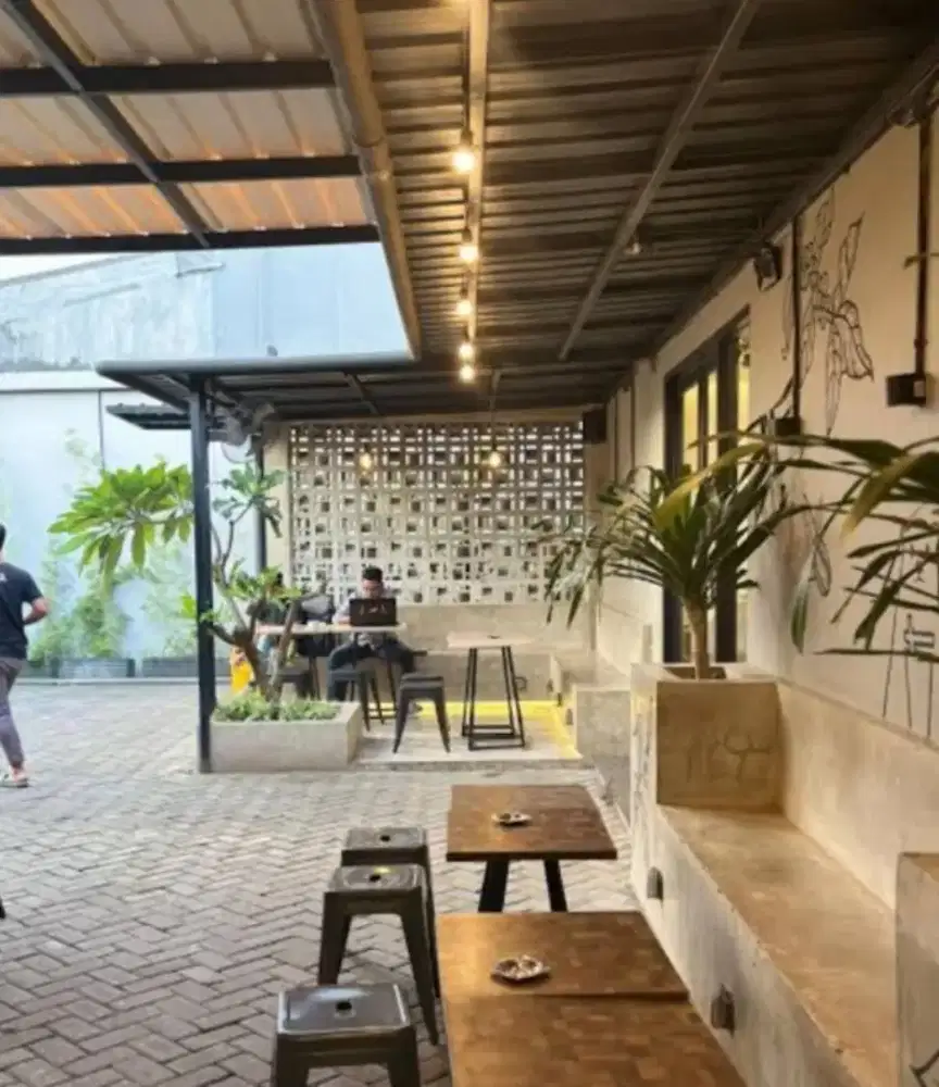 Dibutuhkan karyawan dan karyawati untuk di hours seven cafe