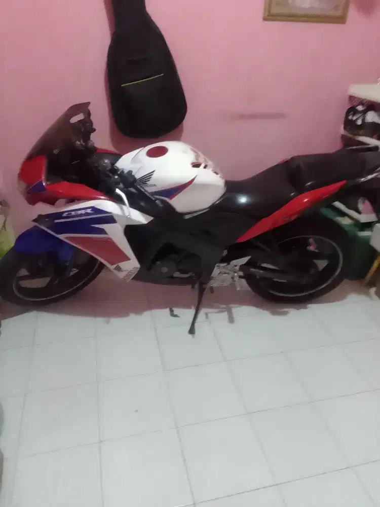 Saya cowo keren Cari kerja yg cepat menghasilkan uang ajh