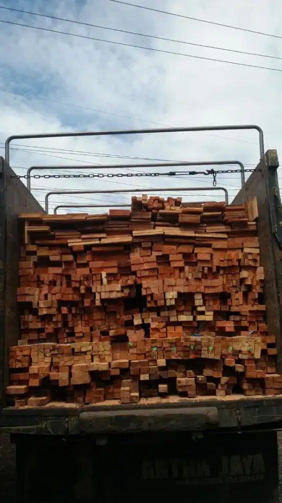 Dicari tukang bongkar kayu freelance, 2 jam sampai 3 jam